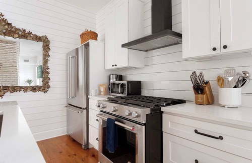 Westside Casa | 8BR Downtown Luxury Escape Near King