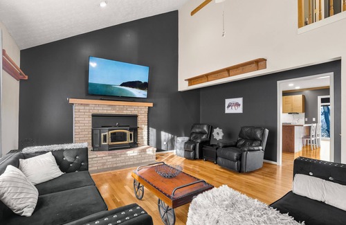 McGaheysville Casa | 8BR in Massanutten w/ Hot tub, Sauna, Theater