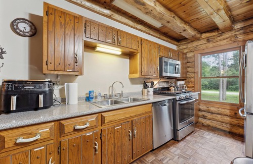 Mauston Cabina | Cabaña 13Hab/5Ba, Mascotas OK, 25+ Pers, cerca de Lago Castle Rock y Dells