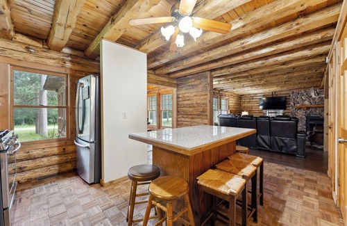 Mauston Cabina | Cabaña 13Hab/5Ba, Mascotas OK, 25+ Pers, cerca de Lago Castle Rock y Dells