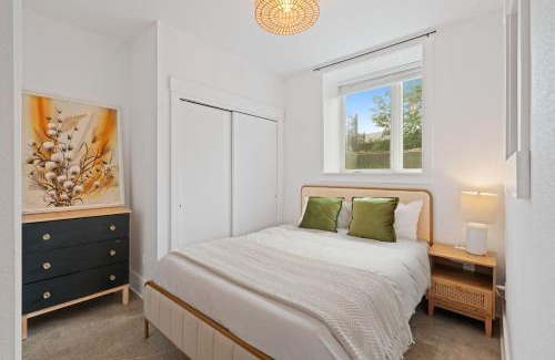 Arnada Casa | 8ft Ceilings Basement Sauna Retreat