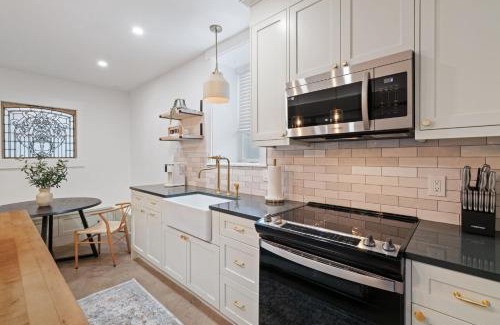 Arnada Casa | 8ft Ceilings Basement Sauna Retreat