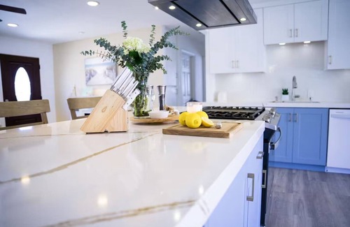 Bay Ho Casa | 8ft Deep Heated Pool, 9 Seat Medical Grade Jacuzzi, Mini-Golf & Chef’s Kitchen!