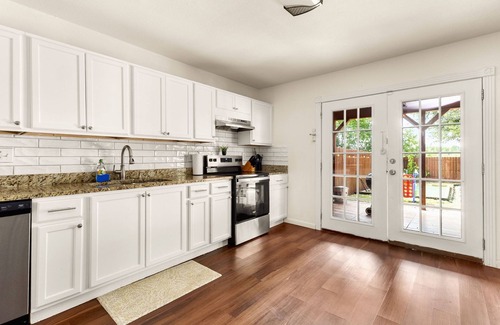 West San Antonio Casa | 8mi Lackland BMT - Hot Tub - Game Room - Mini Golf - near SeaWorld and Six Flags