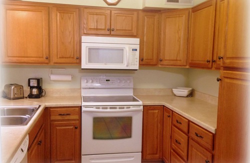 Los Alamos Casa | Casa adosada con patio en el centro de Los Alamos. Tarifas gubernamentales disponibles.