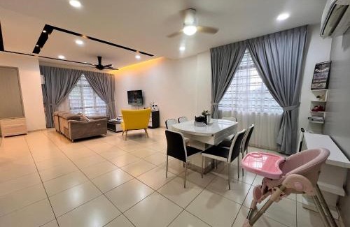 Malacca City Casa | 8pax 民宿ktv kid play pool 温馨房子near cheng melaka