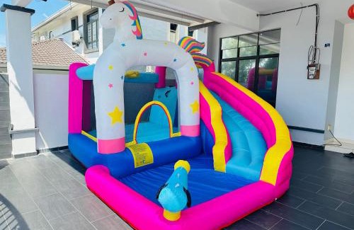 Malacca City Casa | 8pax 民宿ktv kid play pool 温馨房子near cheng melaka