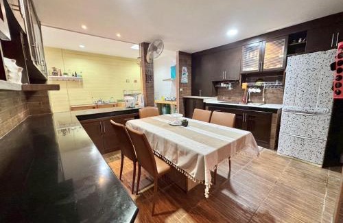 Ramkhamhaeng Casa | 8Pax Spacious Private Home near The Mall Bangkapi