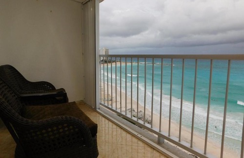Punta Cancún Apartamento | Estudio en el octavo piso con vista a la playa del Caribe