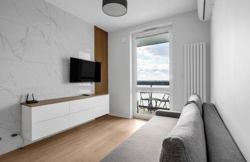 Wlochy Apartamento | 8th Floor Włochy Apt - Balcony, Workspace, AC - by Rentujemy