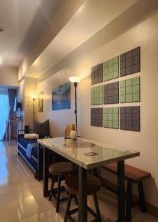Taguig Apartamento | 8U Pristine & Cozy Stay at Uptown Mall BGC across Mitsukoshi with FREE Parking and Balcony