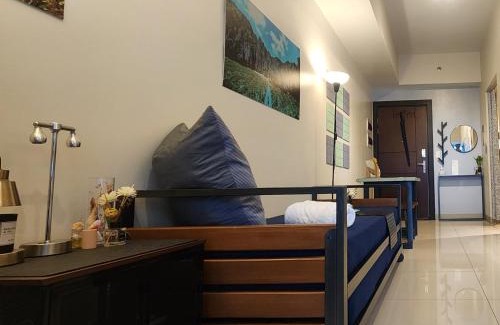 Taguig Apartamento | 8U Pristine & Cozy Stay at Uptown Mall BGC across Mitsukoshi with FREE Parking and Balcony