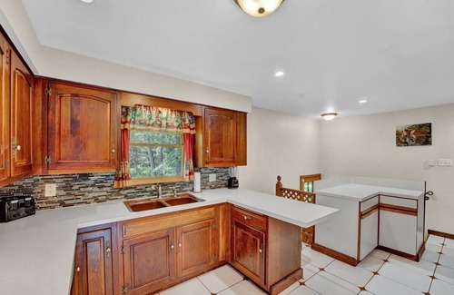 White Haven Casa | 9 acres w stream lawns firepit gameroom bar gazebo by stream 2mi to ski mtn