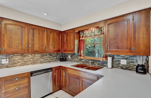 White Haven Casa | 9 acres w stream lawns firepit gameroom bar gazebo by stream 2mi to ski mtn