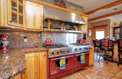 Sunday River Area Casa | 9 Bdrm Premiere Luxury Estate Sleep 26 Movie Theater, Pool,Spa,Game Rm,Steam Rms
