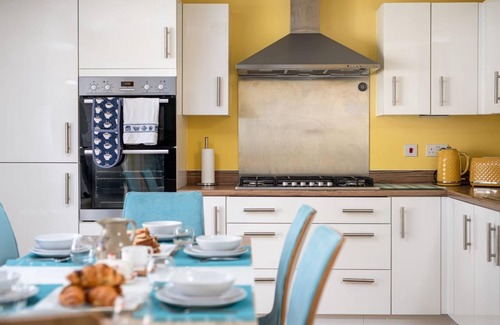 Patchway Casa | 9 bed home designed for contractors and families