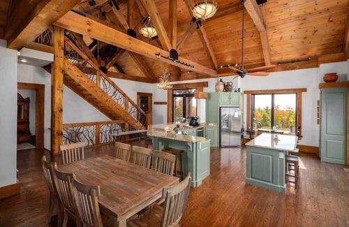 Helen Cabina | 9 Bedroom Lodge Barndominium Combo Sleeps Up to 30