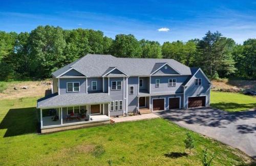 Saratoga Springs Casa | 9 Bedroom Saratoga Home With In-Ground Heated Pool, HotTub, Firepit, Gourmet Kitchen, Private Office Space On 10 Acres