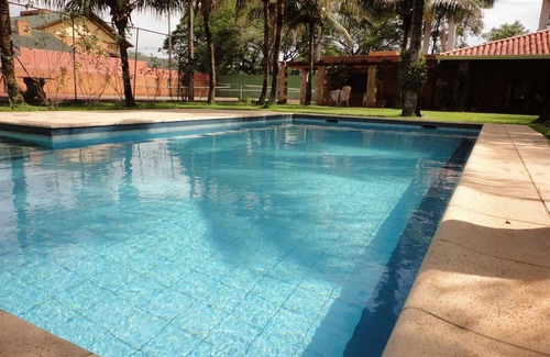Asuncion Villa | Quinta de 8 habitaciones con piscina, tenis, quincho y espacio de coworking.