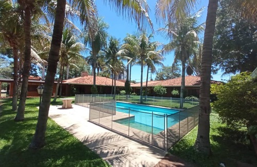Asuncion Villa | Quinta de 8 habitaciones con piscina, tenis, quincho y espacio de coworking.