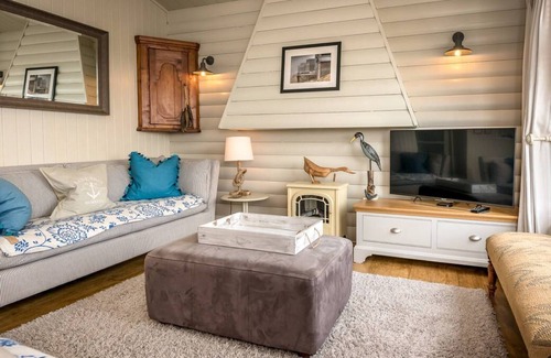 Mynytho Chalet De Esquí | Esta cabaña de troncos separada ha sido bellamente restaurada transformando estas raíces tradicionales finlandesas