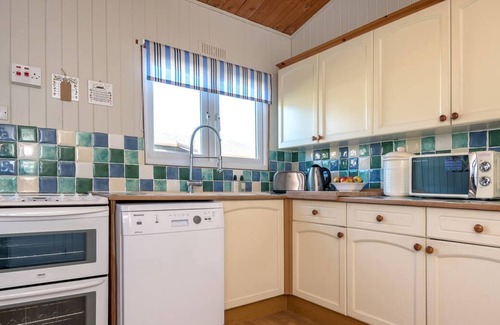 Mynytho Chalet De Esquí | Esta cabaña de troncos separada ha sido bellamente restaurada transformando estas raíces tradicionales finlandesas