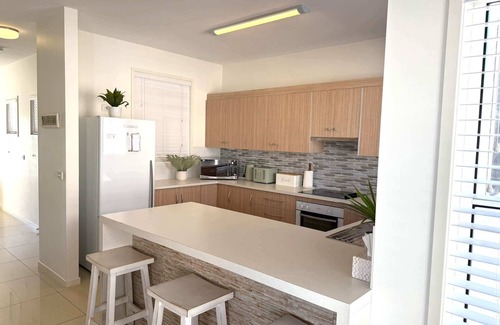 Batemans Bay Apartamento | 9 By the Clyde, Central Location in Batemans Bay