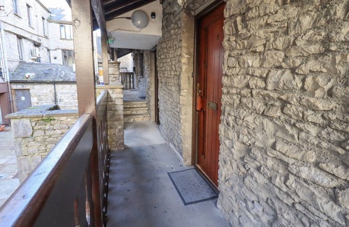 Kendal Cabaña | 9 Camden Building