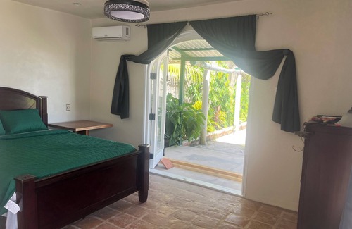 Trujillo Cama Y Desayuno | 9 Charmin beachfront suites with 2 swimming pools in cool Trujillo.