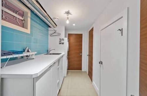 Kensington Casa | 9 Guests | King Bed | Pin Ball | BBQ | Piano