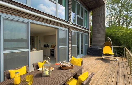 Lechlade Casa | 9 Huntsman's Causeway, Lakes by Yoo