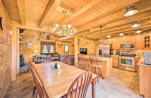 Carroll Cabina | 9 Mi to Bretton Woods: Carroll Log Cabin w/ Deck