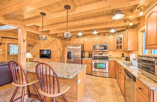 Carroll Cabina | 9 Mi to Bretton Woods: Carroll Log Cabin w/ Deck