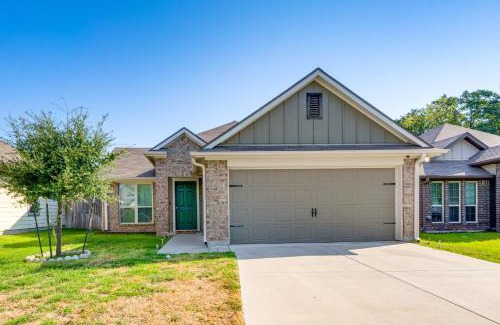 Bryan Casa | 9 Mi to College Station Dog-Friendly Home with Yard