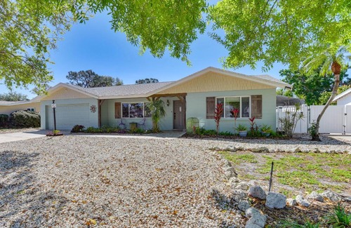 Bradenton Casa | 9 Mi to Coquina Beach Home with Pool and BBQ