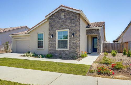 Greenacres Casa | 9 Mi to Dtwn Bakersfield Pet-Friendly Home