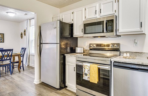 Wayne Casa | 9 Mi to Dtwn Indianapolis: Family-Friendly Home!