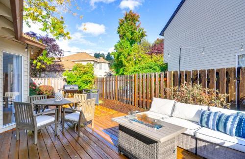 Beaverton Casa | 9 Mi to Dtwn PDX Stunning Pet-Friendly Home!