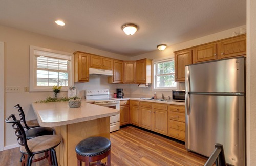 Montrose Casa | 9 Mi to Effingham: Pet-Friendly Rural Escape