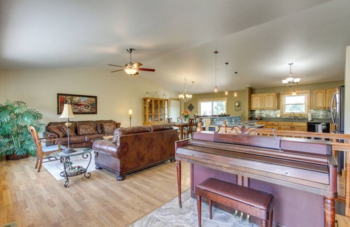 Montana City Casa | 9 Mi to Helena: Mtn-View & Hot Tub at Huge Home