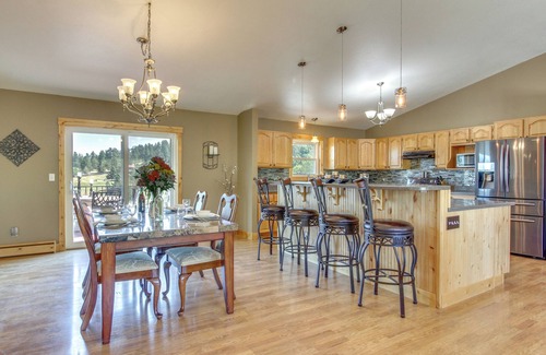Montana City Casa | 9 Mi to Helena: Mtn-View & Hot Tub at Huge Home