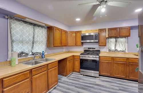 Harrisburg Apartamento | 9 Mi to Hersheypark: Spacious Home w/ Deck