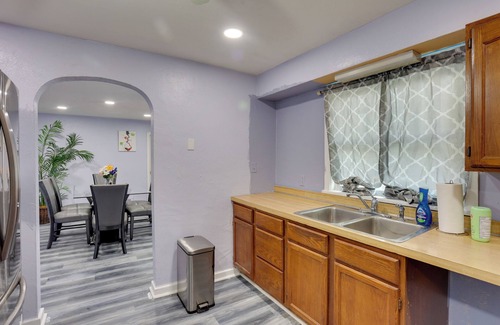 Harrisburg Apartamento | 9 Mi to Hersheypark: Spacious Home w/ Deck