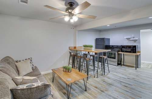 Royal Cabina | Bright Cabin w/ Spacious Deck and Fire Pit!