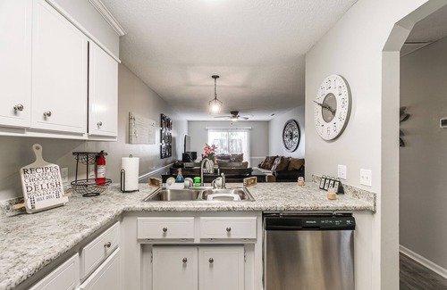 Valdosta Apartamento | 9 Mi to Moody Afb: Newly Updated Condo Near Dining