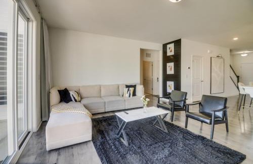 Mount Holly Casa | 9 Mi to Natl Whitewater Center! Sleek Family Home