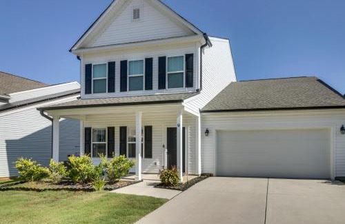 Mount Holly Casa | 9 Mi to Natl Whitewater Center! Sleek Family Home