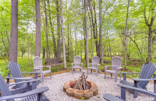Newland Casa | 9 Mi to Sugar Mountain Newland Cabin with Fire Pit!