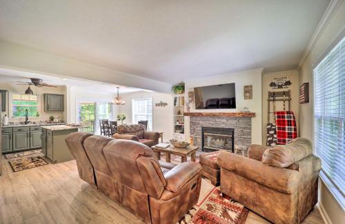 Newland Casa | 9 Mi to Sugar Mountain Newland Cabin with Fire Pit!