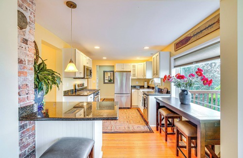 Milton Casa | 9 Mi to Tacoma: Home w/Deck in Milton!